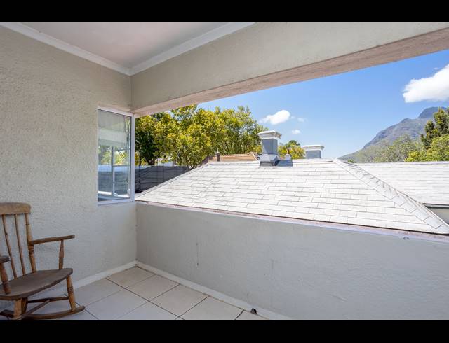 2 BEDROOM APARTMENT FOR SALE IN TAMBOERSKLOOF